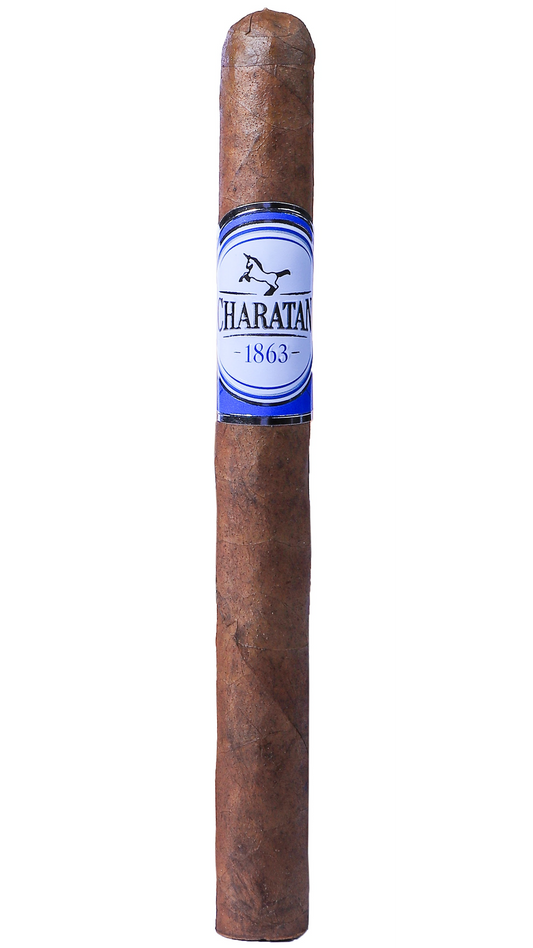 A single Charatan panetela against a white background.